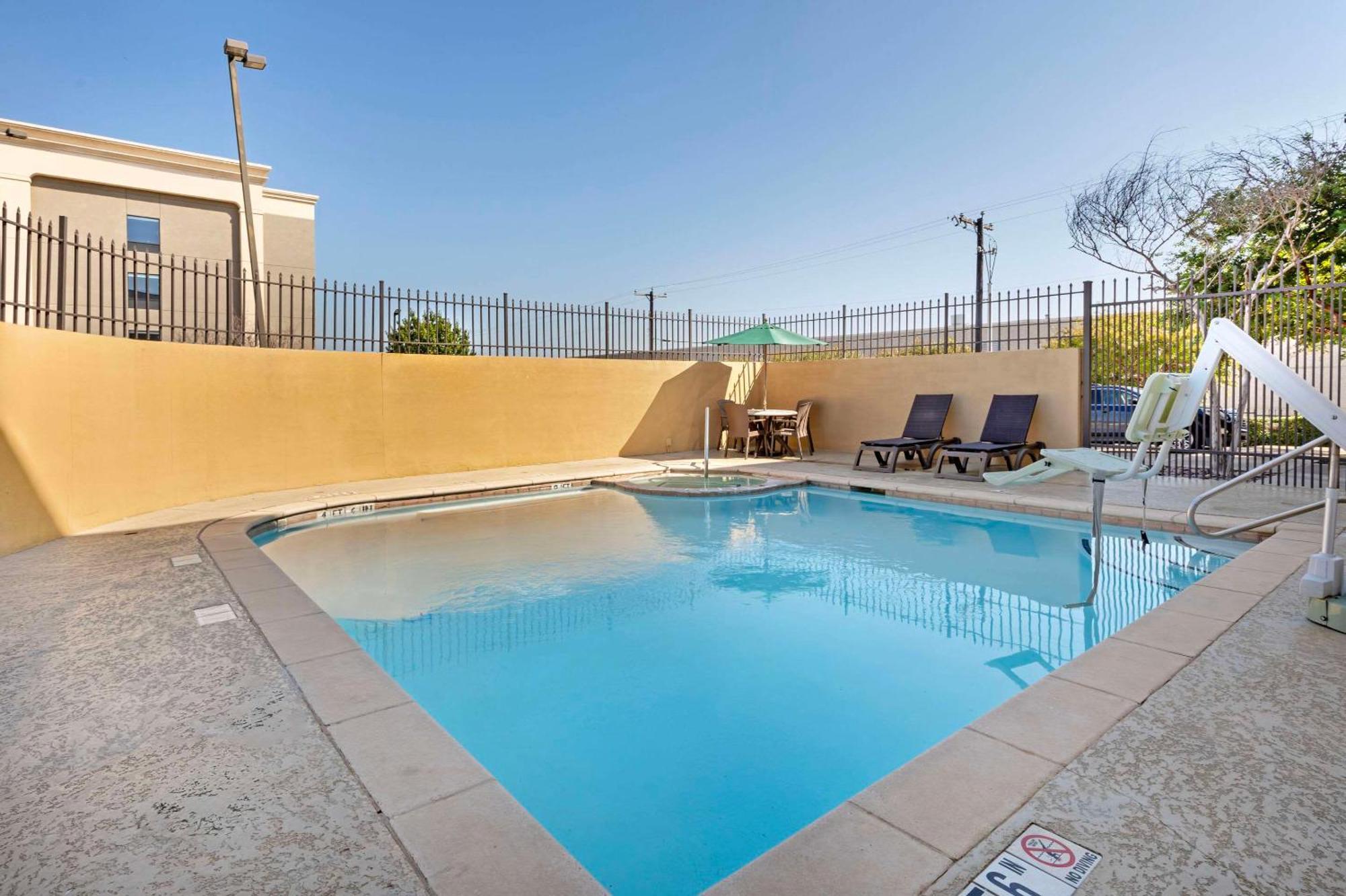 Comfort Suites West Dallas - Cockrell Hill Ngoại thất bức ảnh