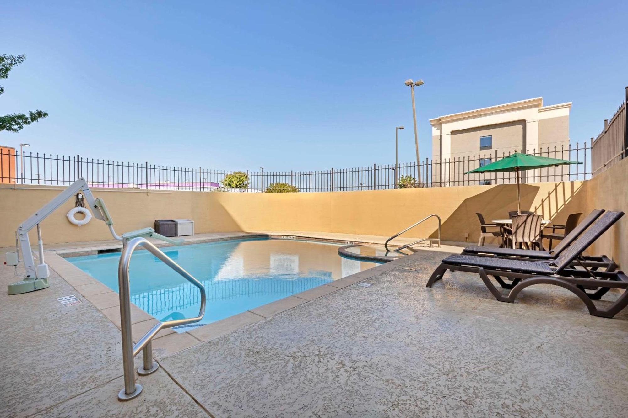 Comfort Suites West Dallas - Cockrell Hill Ngoại thất bức ảnh